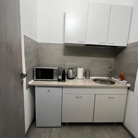 Sleep & Fly Bgy Airport-station Apartment
